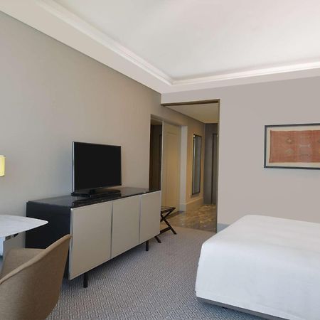 Hilton Tanger City Center Экстерьер фото A guest room at the hotel