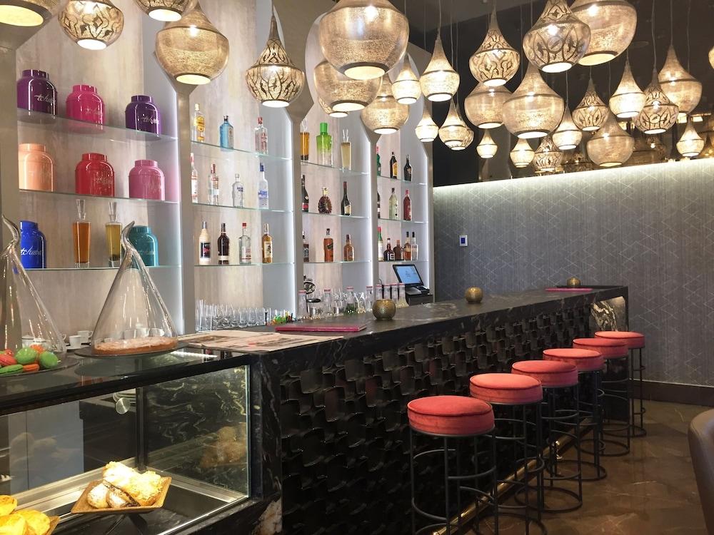 Hilton Tanger City Center Экстерьер фото The bar at the hotel
