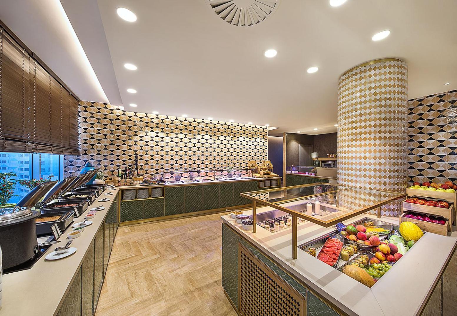 Hilton Tanger City Center Экстерьер фото The buffet at the lounge